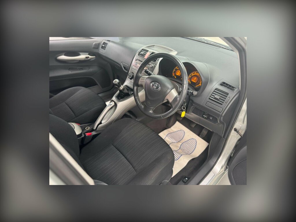 Toyota Auris 1.6 Vvt-i Tr Hatchback 166 Gkm Silver #5