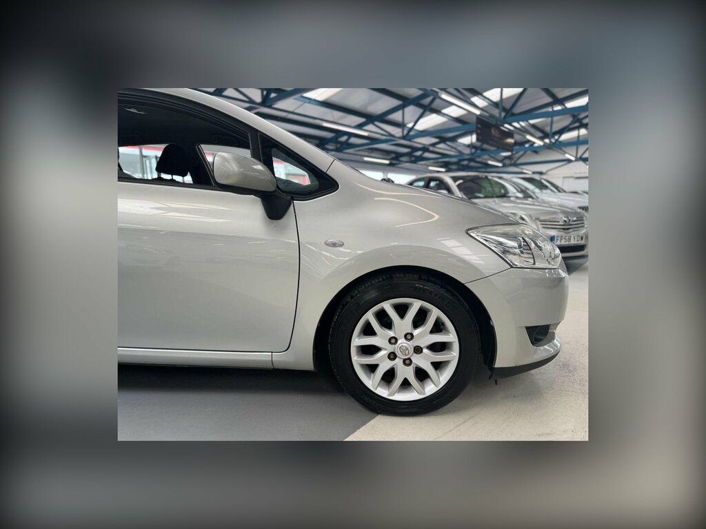 Toyota Auris 1.6 Vvt-i Tr Hatchback 166 Gkm Silver #4