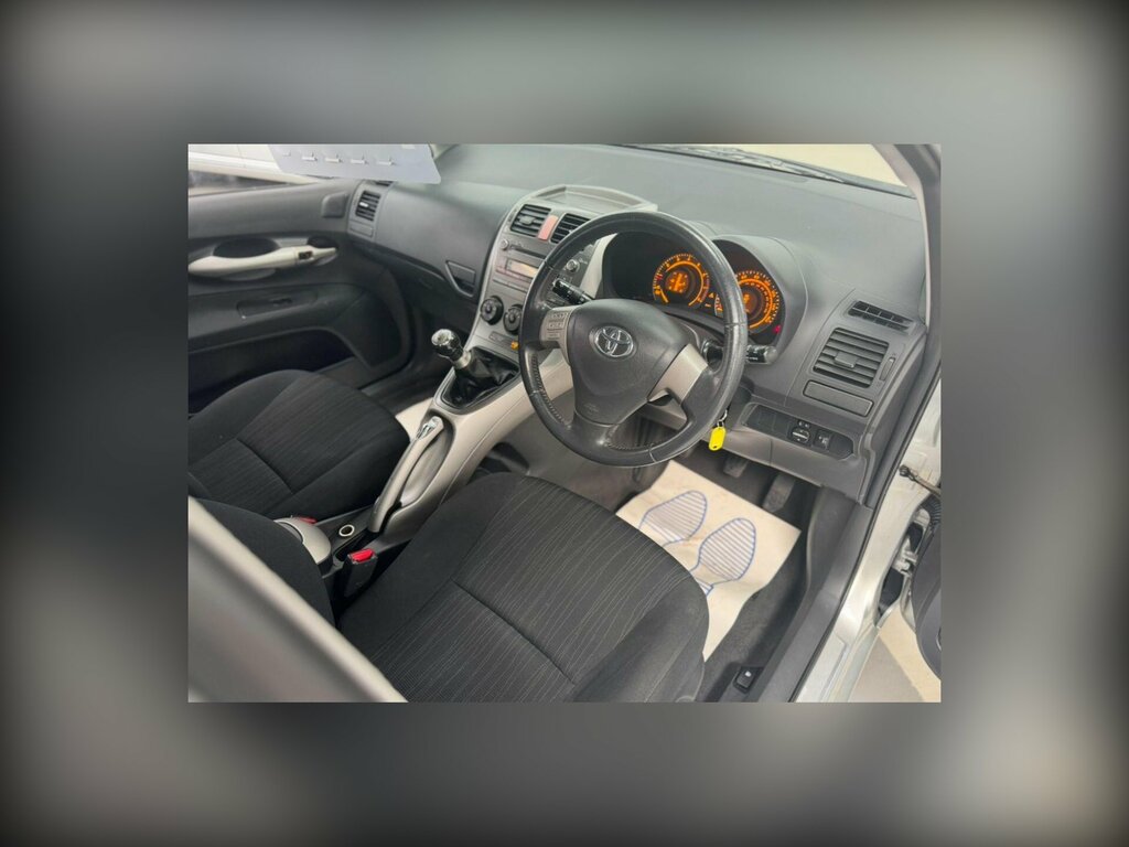 Toyota Auris 1.6 Vvt-i Tr Hatchback 166 Gkm Silver