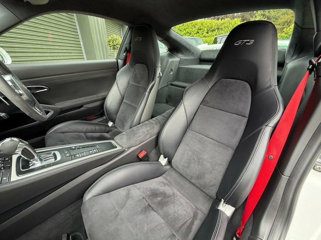 Porsche 911 3.8L 991 Gt3 White