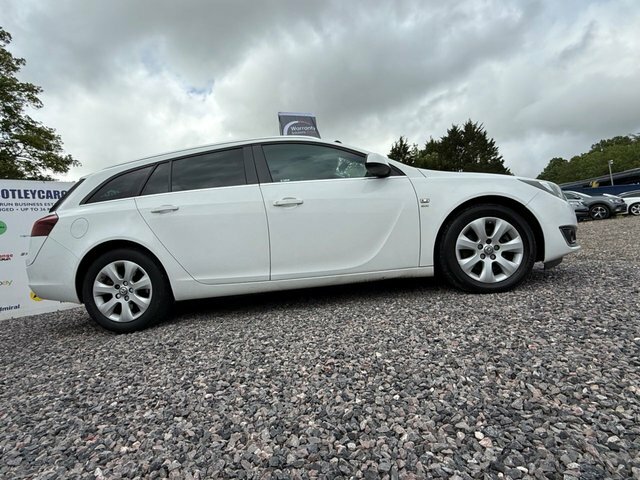 Vauxhall Insignia 2.0 Cdti Ecoflex Sri Nav Sports Tourer VN65CZL White #3