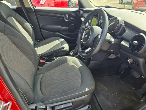 Mini Hatch 1.5 Cooper Red #5
