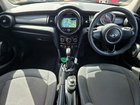 Mini Hatch 1.5 Cooper Red #6