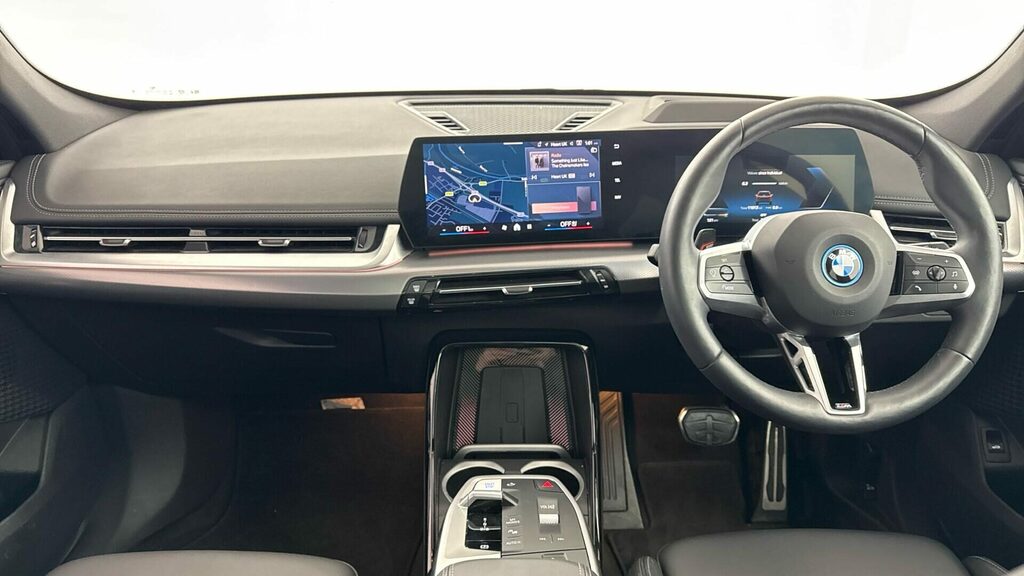 BMW iX1 Suv YB25VFU Blue #4