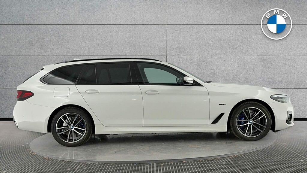 BMW 5 Series Estate GJ24ZNV White #3