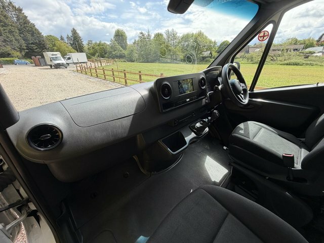 Mercedes-Benz Sprinter 314 Cdi Progressive Luton PE71WLF White #5