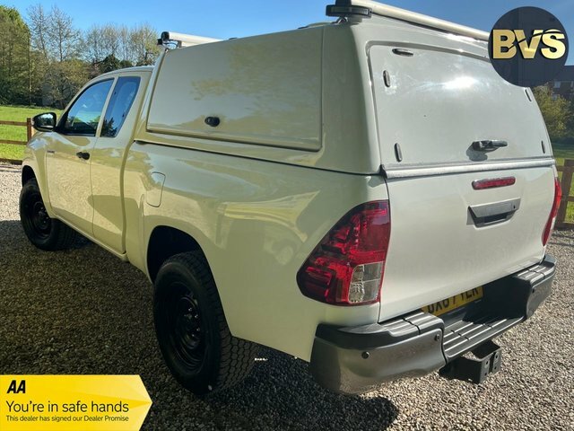 Toyota HILUX D-4d Active Pickup Extra White #3