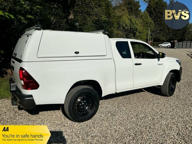 Toyota HILUX D-4d Active Pickup Extra White #5