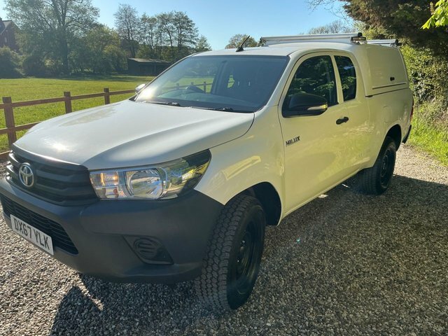 Toyota HILUX D-4d Active Pickup Extra White #6