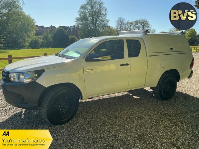Toyota HILUX D-4d Active Pickup Extra White #4