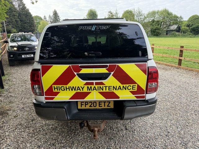 Toyota HILUX D-4d Active Pickup Extended FP20ETZ White #5