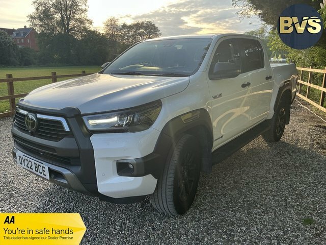 Toyota HILUX D-4d Invincible X Pickup DY22BCE White #5