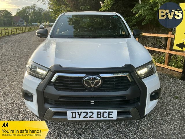 Toyota HILUX D-4d Invincible X Pickup DY22BCE White #6