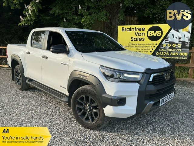 Toyota HILUX D-4d Invincible X Pickup White