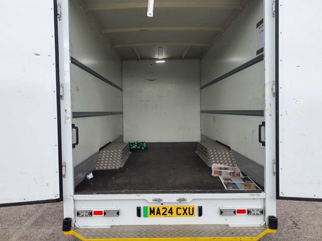 Maxus eDeliver 9 Low Loader Luton Cab White #4