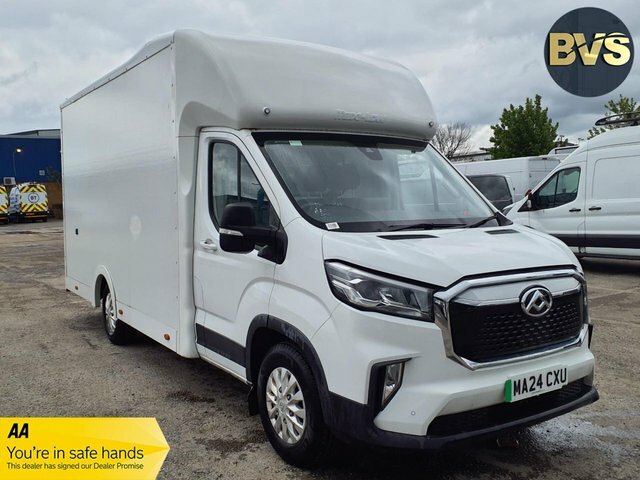 Maxus eDeliver 9 Low Loader Luton Cab White