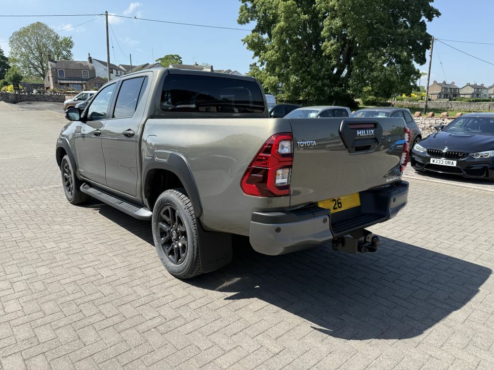 Toyota HILUX 2.8 D-4d-h Invincible X 4Wd Brown #3