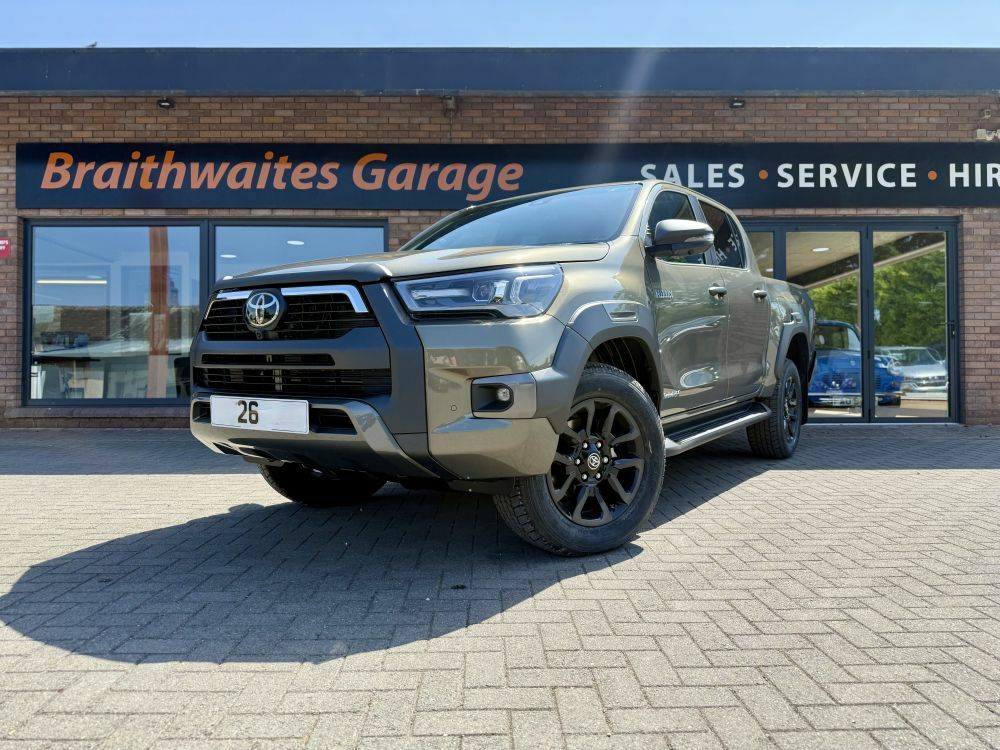 Toyota HILUX 2.8 D-4d-h Invincible X 4Wd Brown