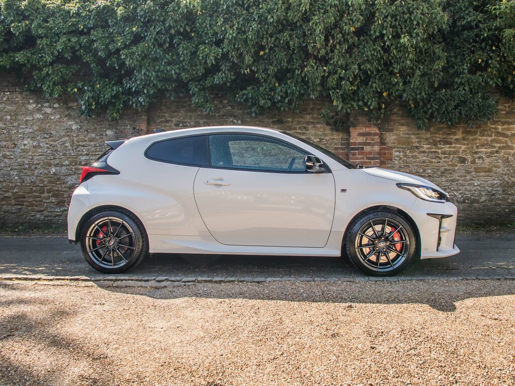 Toyota Yaris Manual LS22AXZ White #2