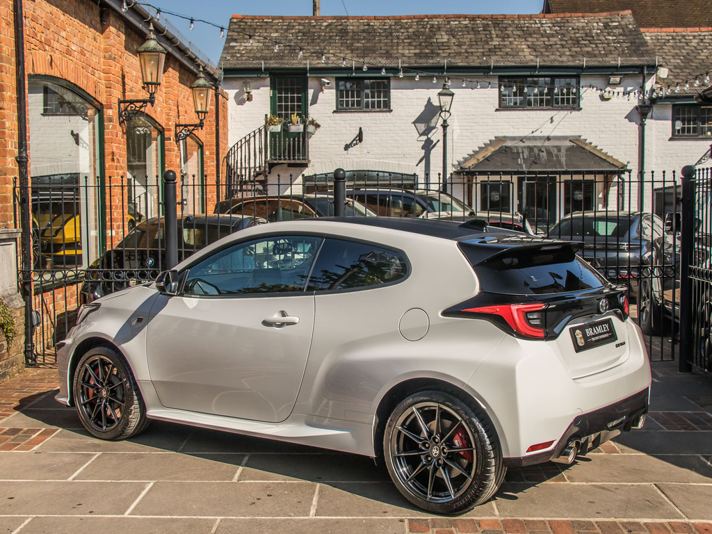 Toyota Yaris Manual LS22AXZ White #5
