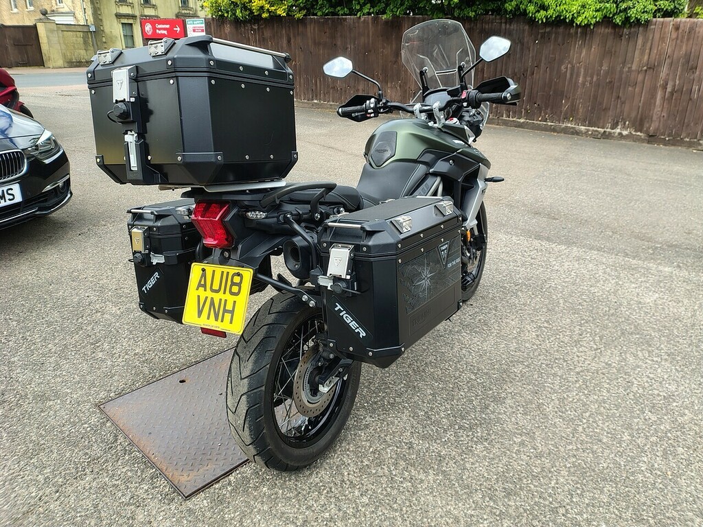 Triumph  800 Black #2