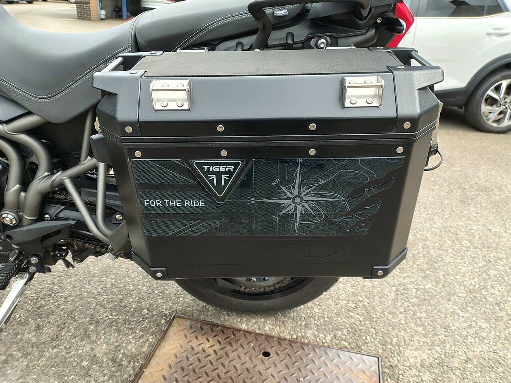 Triumph  800 Black #1