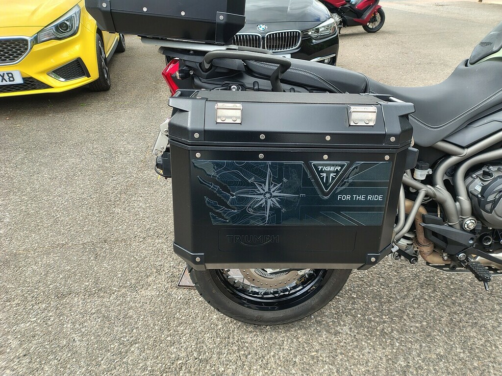Triumph  800 Black #3