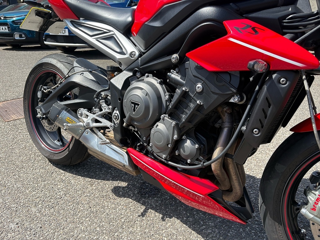 Triumph Rs AP17NGY Red