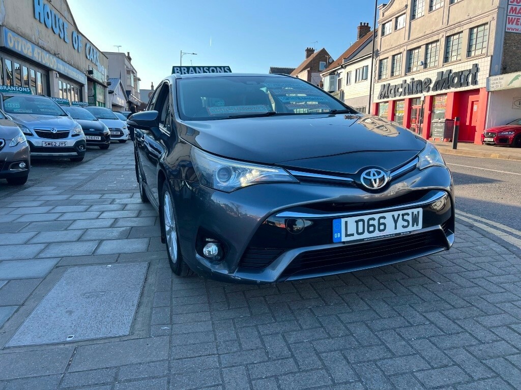 Toyota Avensis 1.6D Business Edition Estate L066YSW Grey #2