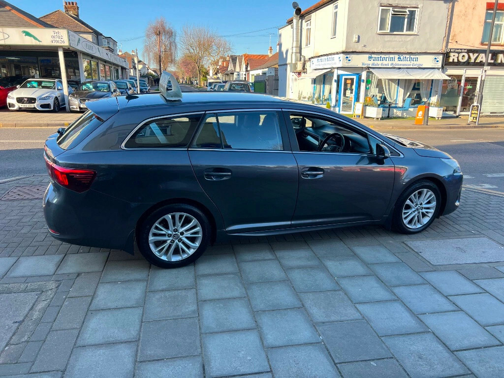 Toyota Avensis 1.6D Business Edition Estate L066YSW Grey #4