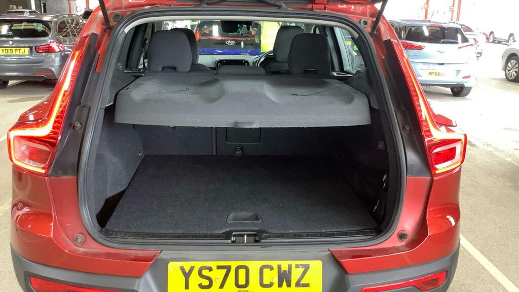 Volvo XC40 1.5 T3 Momentum Euro 6 Ss YS70CWZ Red #6
