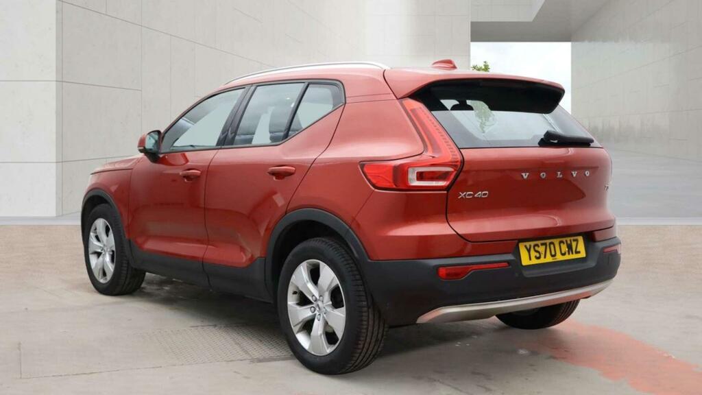 Volvo XC40 1.5 T3 Momentum Euro 6 Ss YS70CWZ Red #2