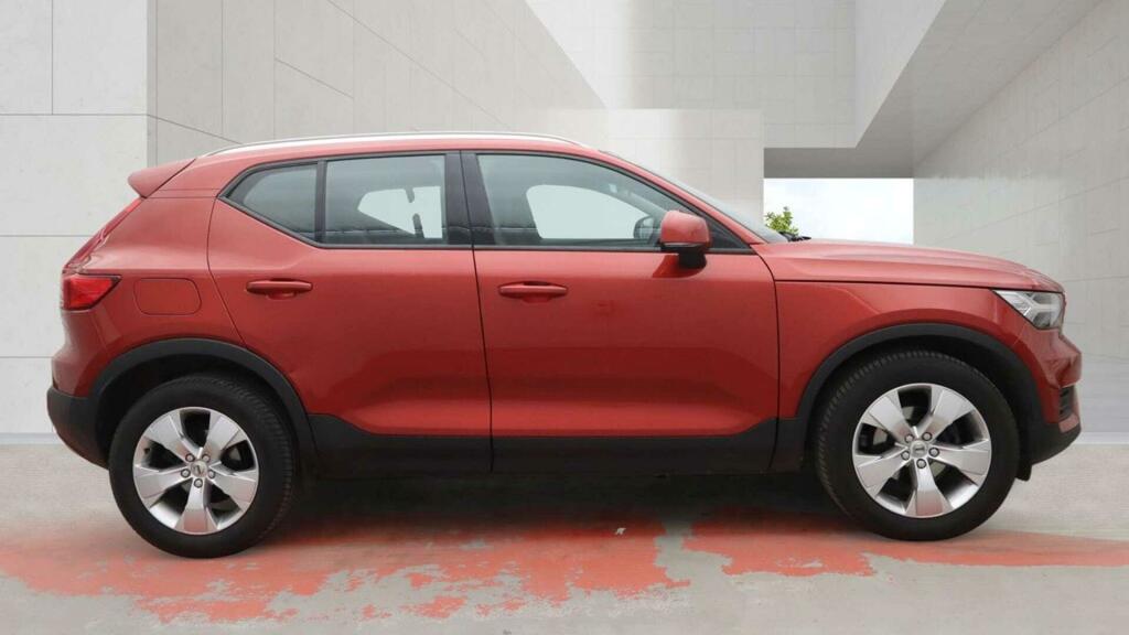 Volvo XC40 1.5 T3 Momentum Euro 6 Ss YS70CWZ Red #4