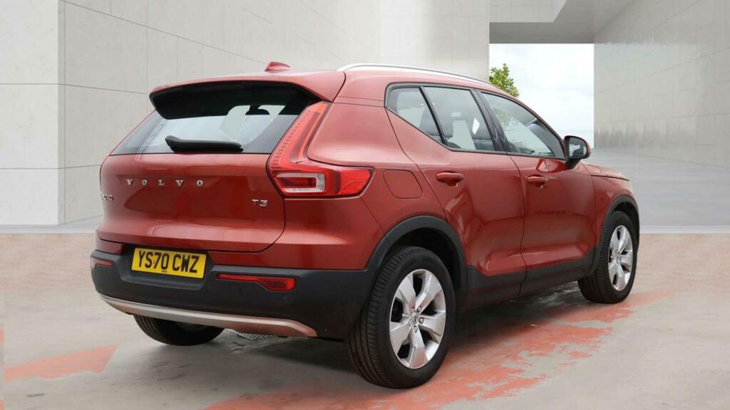 Volvo XC40 1.5 T3 Momentum Euro 6 Ss YS70CWZ Red #3