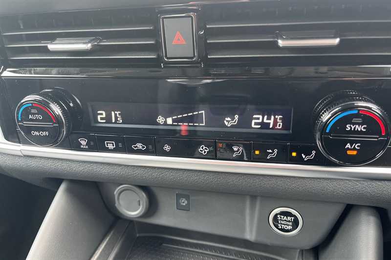 Nissan Qashqai 1.3 Dig-t Mh 158 N-connecta Xtronic Blue