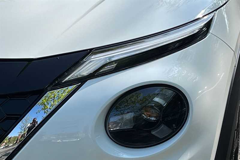 Nissan Juke 1.6 Hybrid Tekna MC75UWJ White #2