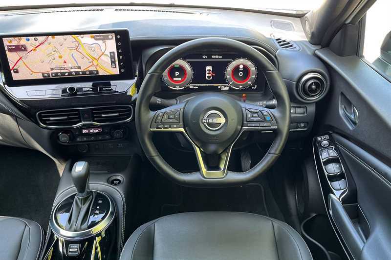Nissan Juke 1.6 Hybrid Tekna MC75UWJ White #4