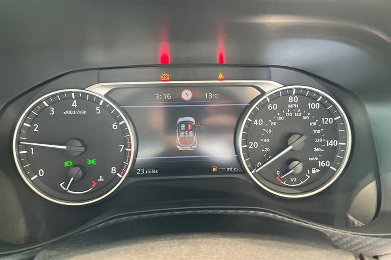 Nissan Juke 1.0 Dig-t Acenta Premium BW75DCE White #3
