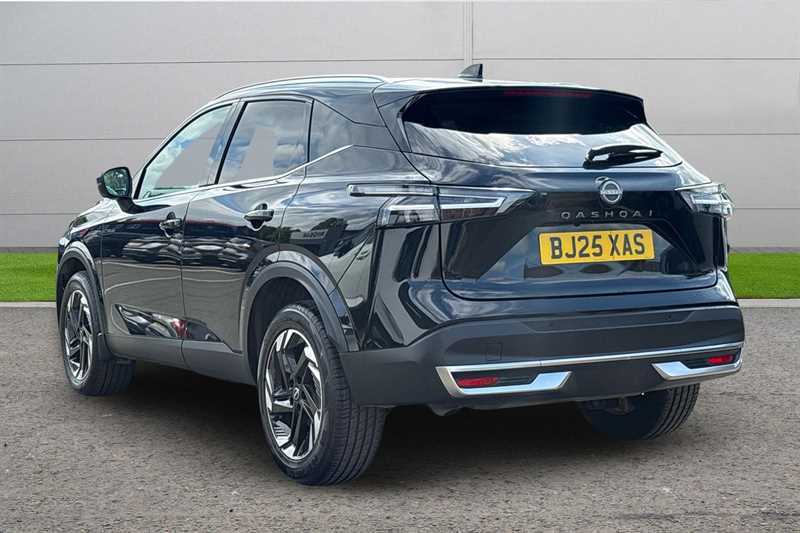 Nissan Qashqai 1.3 Dig-t Mh 158 N-connecta Glass Roof BJ25XAS Black #3