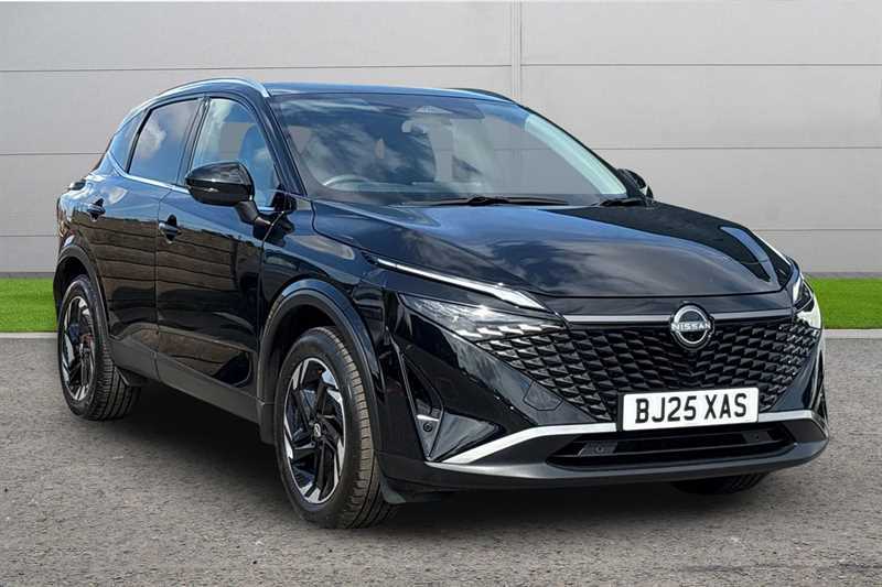 Nissan Qashqai 1.3 Dig-t Mh 158 N-connecta Glass Roof Black