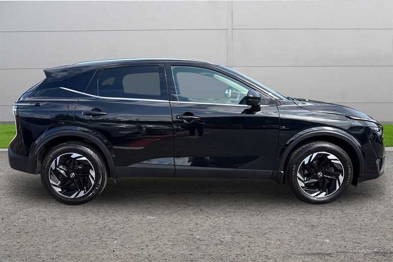 Nissan Qashqai 1.3 Dig-t Mh 158 N-connecta Glass Roof BJ25XAS Black #4