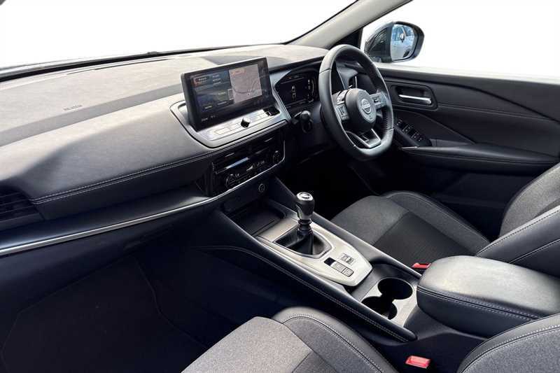 Nissan Qashqai 1.3 Dig-t Mh 158 N-connecta Glass Roof BJ25XAS Black #2