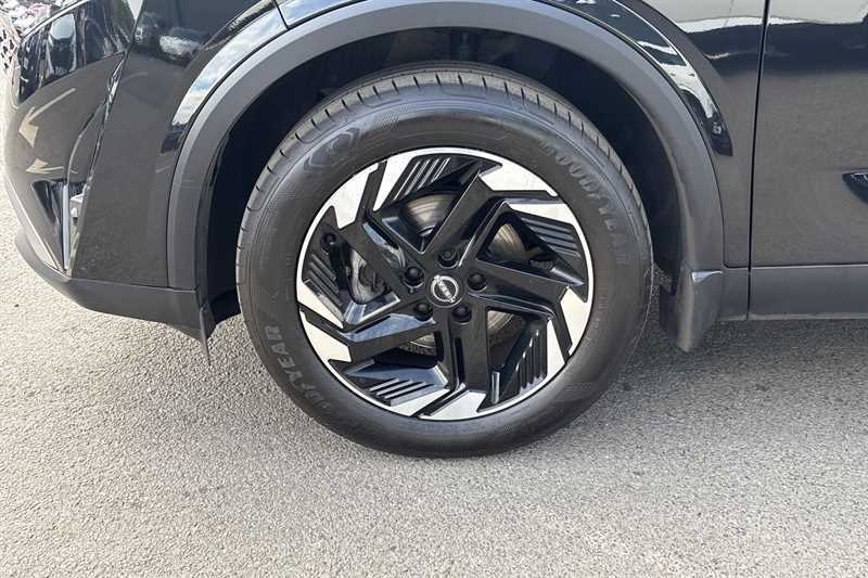 Nissan Qashqai 1.3 Dig-t Mh 158 N-connecta Glass Roof BJ25XAS Black #6