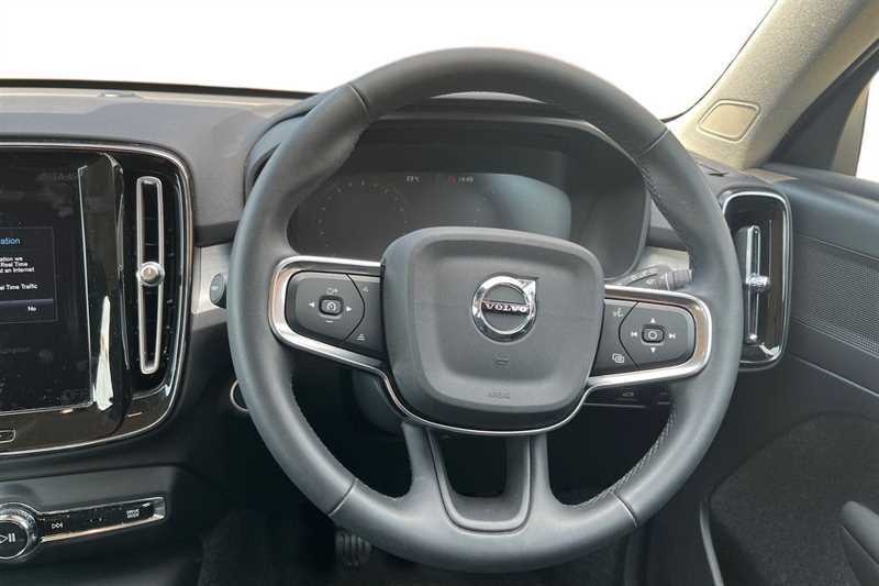 Volvo XC40 1.5 T3 163 Momentum White #4