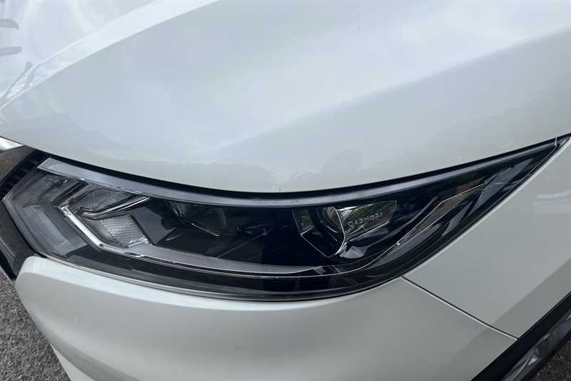 Nissan Qashqai 1.3 Dig-t Acenta Premium LP69MFX White #2