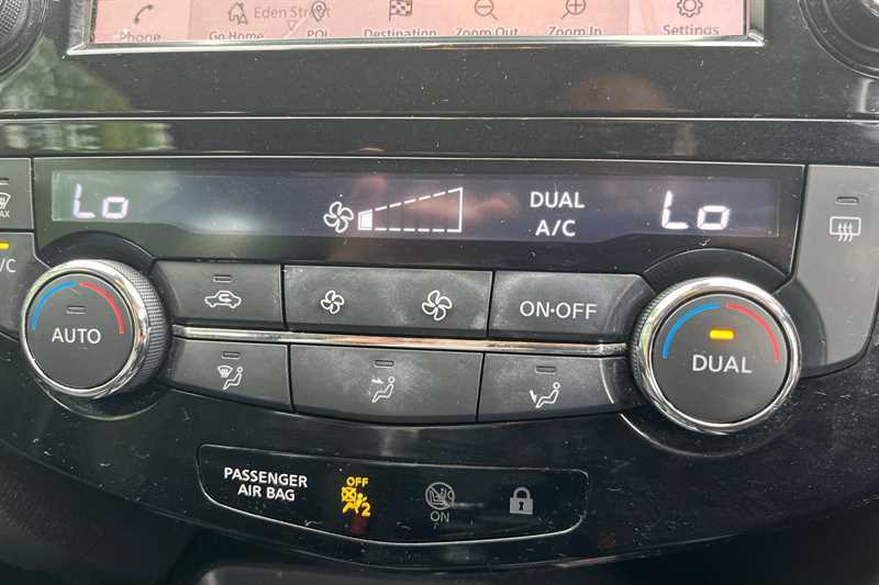 Nissan Qashqai 1.3 Dig-t Acenta Premium White