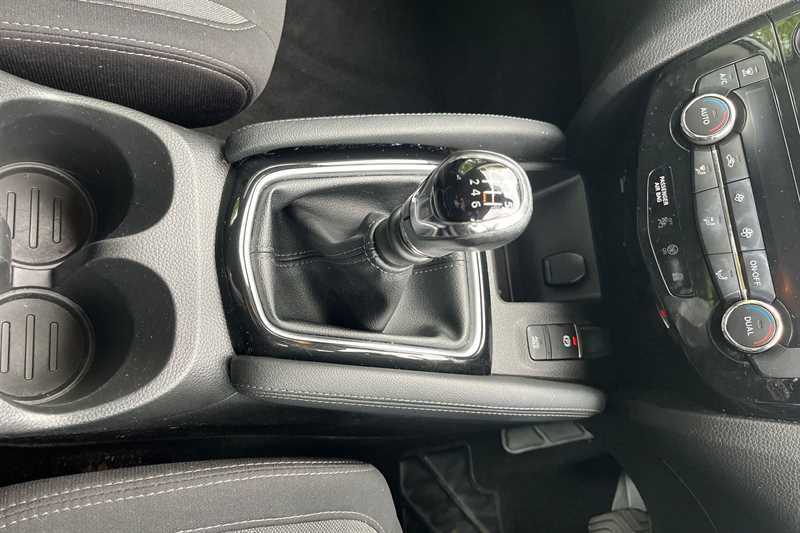 Nissan Qashqai 1.3 Dig-t Acenta Premium LP69MFX White #6