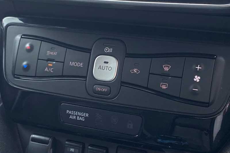 Nissan Leaf 110Kw N-connecta 39Kwh DS72LLJ Grey #2