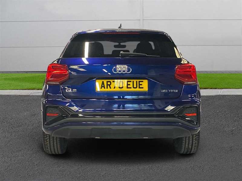Audi Q2 35 Tfsi Black Edition S Tronic AR70EUE Blue #4