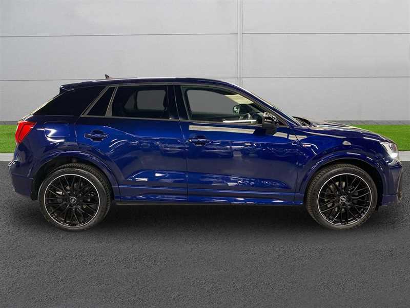 Audi Q2 35 Tfsi Black Edition S Tronic AR70EUE Blue #3